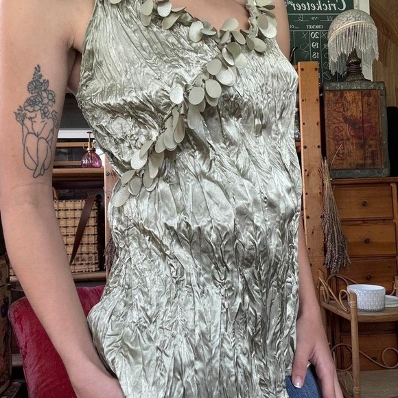 Lapis Sage Green Crinkle Metallic Camisole Petal Trim Strappy Tank Top Medium - Picture 5 of 7